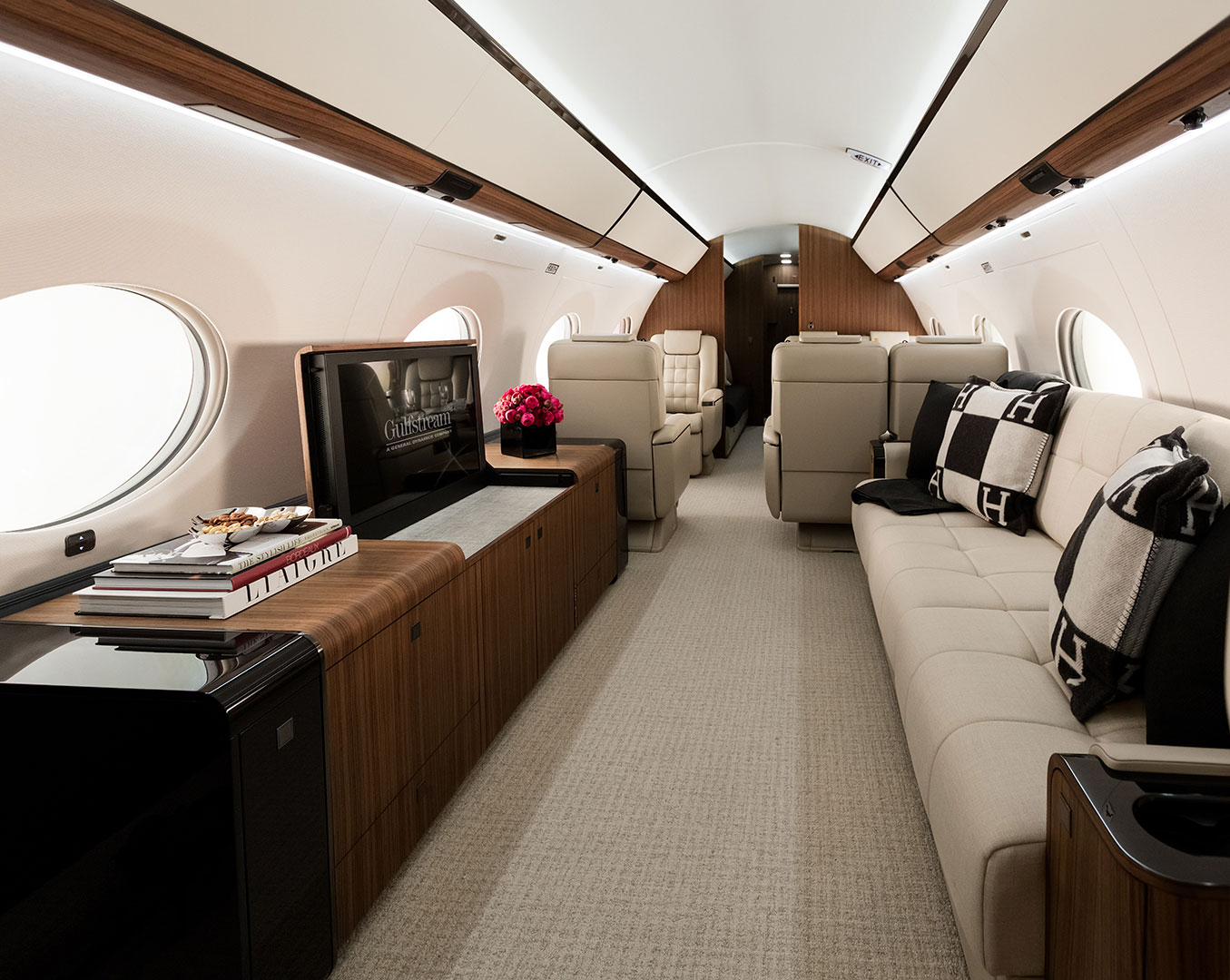 G650ER interior with couch